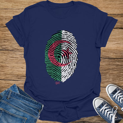 Dark blue t-shirt with a fingerprint design of the Algerian flag.